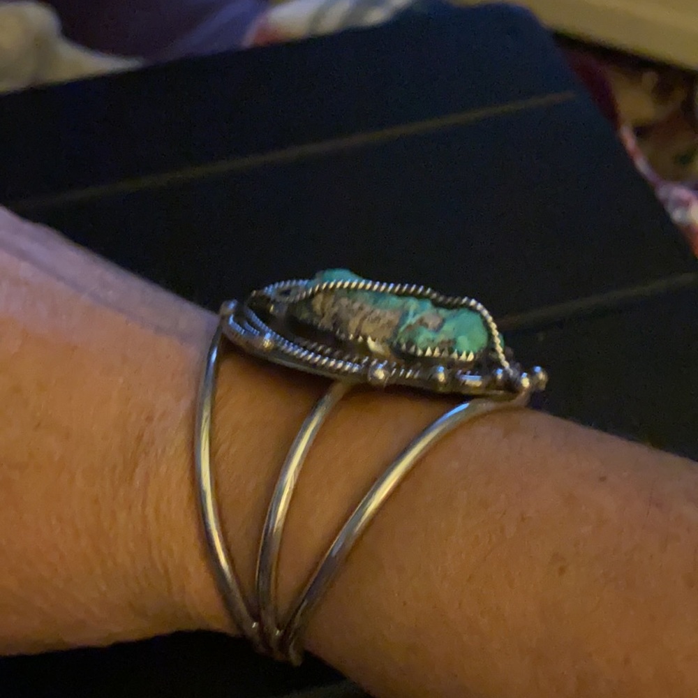 Huge Navajo antique cuff - Picture 7 of 15